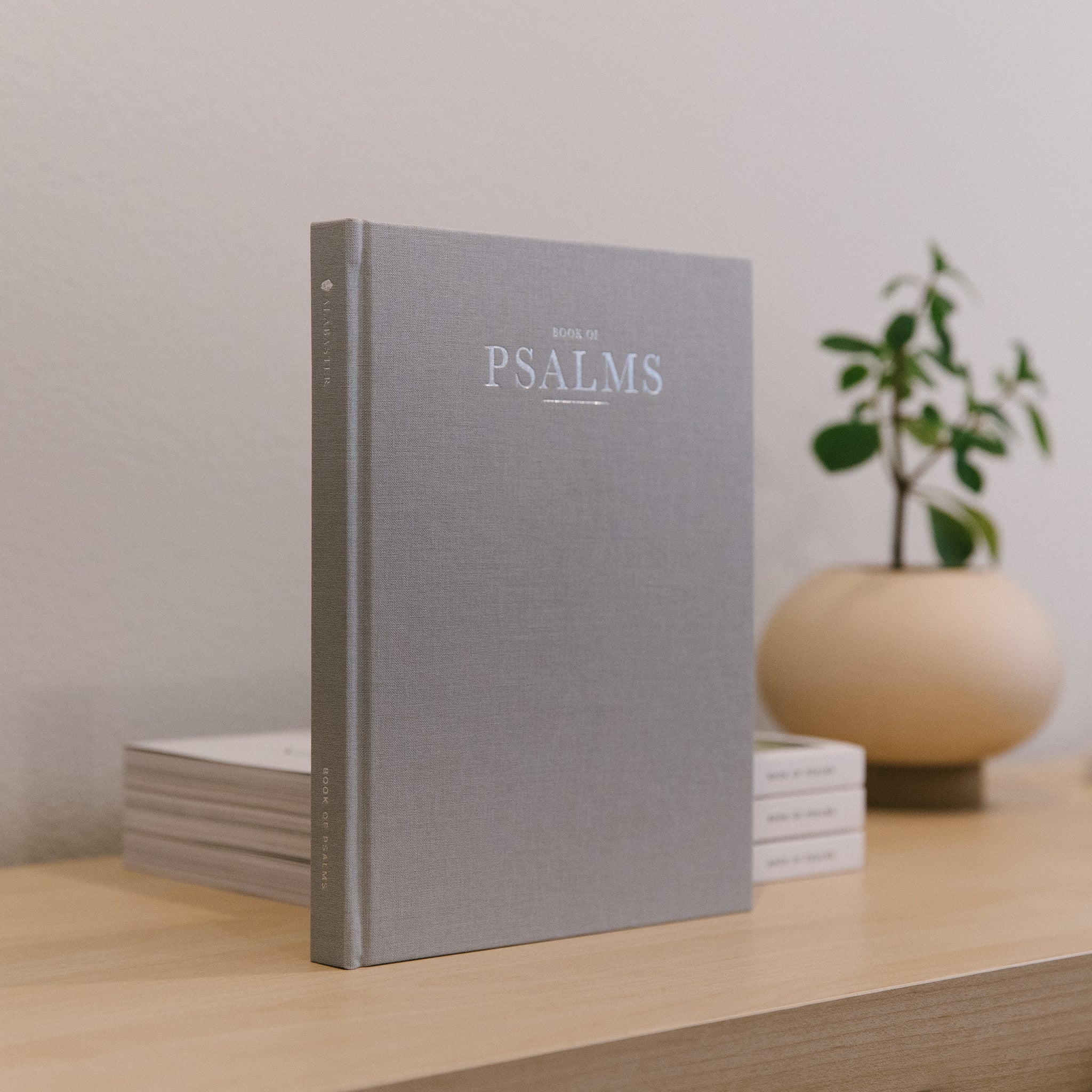 The Book of Psalms NLT, KJV and Spanish NTV Bible